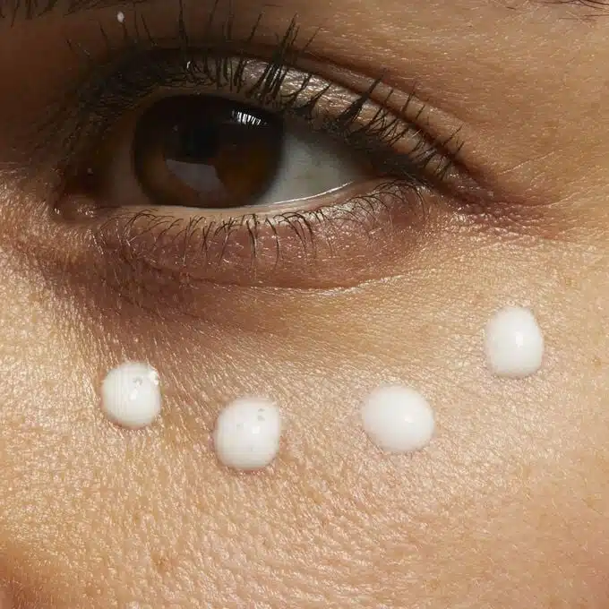 ⁦كريم للعينين للهالات السوداء والانتفاخات ماي كلارينس من كلارنس 15 مل - Clarins My Clarins RE-FRESH Eye De-Puffer⁩ - الصورة ⁦4⁩