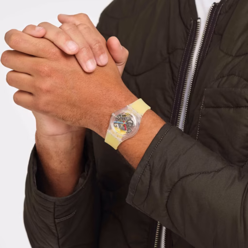 ⁦سواتش نيون سوار أصفر - Swatch Clearly Yellow Striped⁩ - الصورة ⁦4⁩