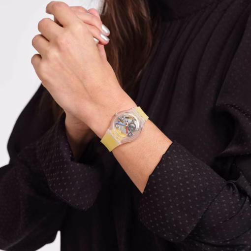 ⁦سواتش نيون سوار أصفر - Swatch Clearly Yellow Striped⁩ - الصورة ⁦3⁩