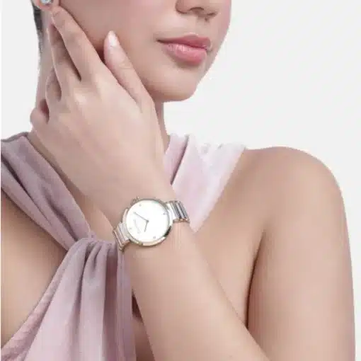 ⁦كالفن كلاين فضي وذهبي للنساء - Calvin Klein 25200134 Women's Watch⁩ - الصورة ⁦4⁩