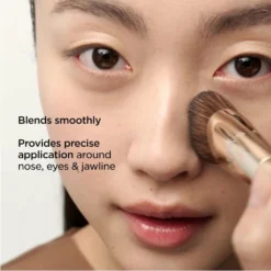 ⁦فرشاة Clarins Gua Sha-Inspired Foundation Brush⁩ - الصورة ⁦2⁩
